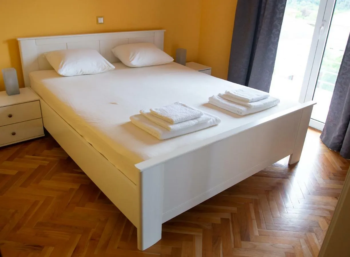 Apartments Neda Kampor 0*,